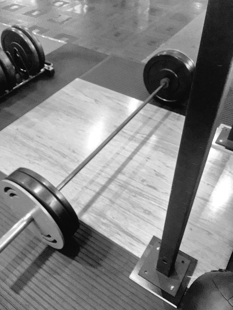 thomjamesmcc's tweet photo. Big boy weights (for me anyway) #fitfam #sumodeadlifts @rpmfitstudio https://t.co/pwGFMTasNW