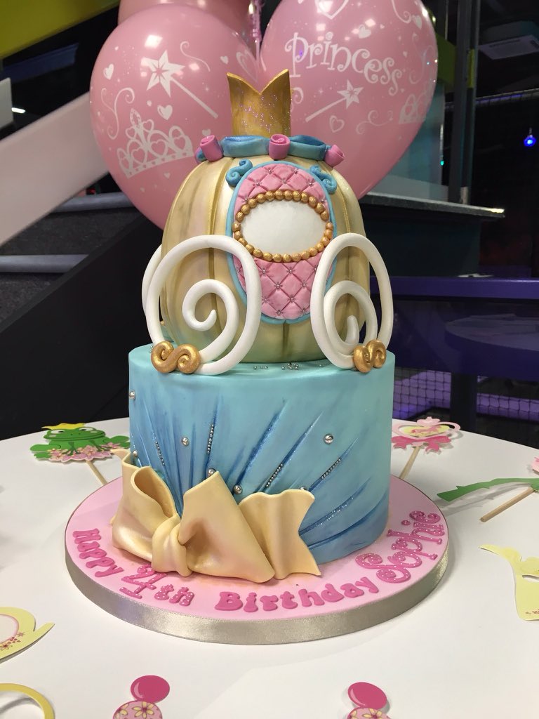 Fab cake from <a href="/scrumptiousbuns/">Scrumptious Buns</a> at party we were involved with on Monday. Talented lady!