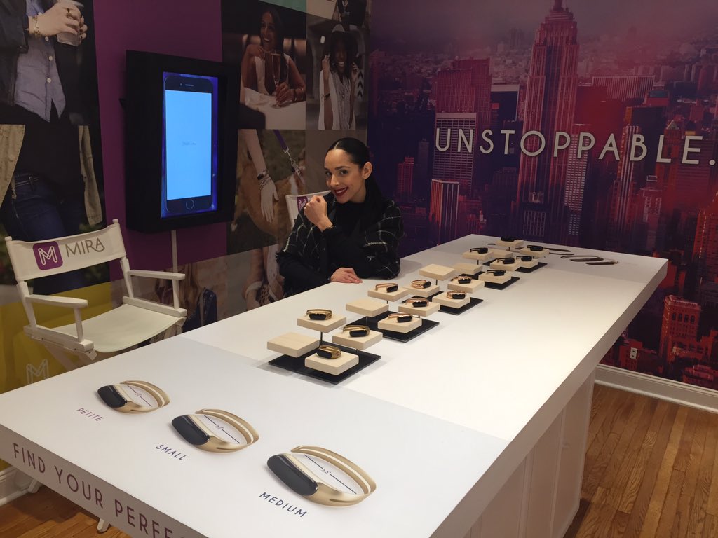RogerSmithGreen's tweet photo. 2016 resolutions mean workouts? See #hellomira for stylish Mira fitbit-esq braclets at @rspopshop https://t.co/5Z4P8MeGUI