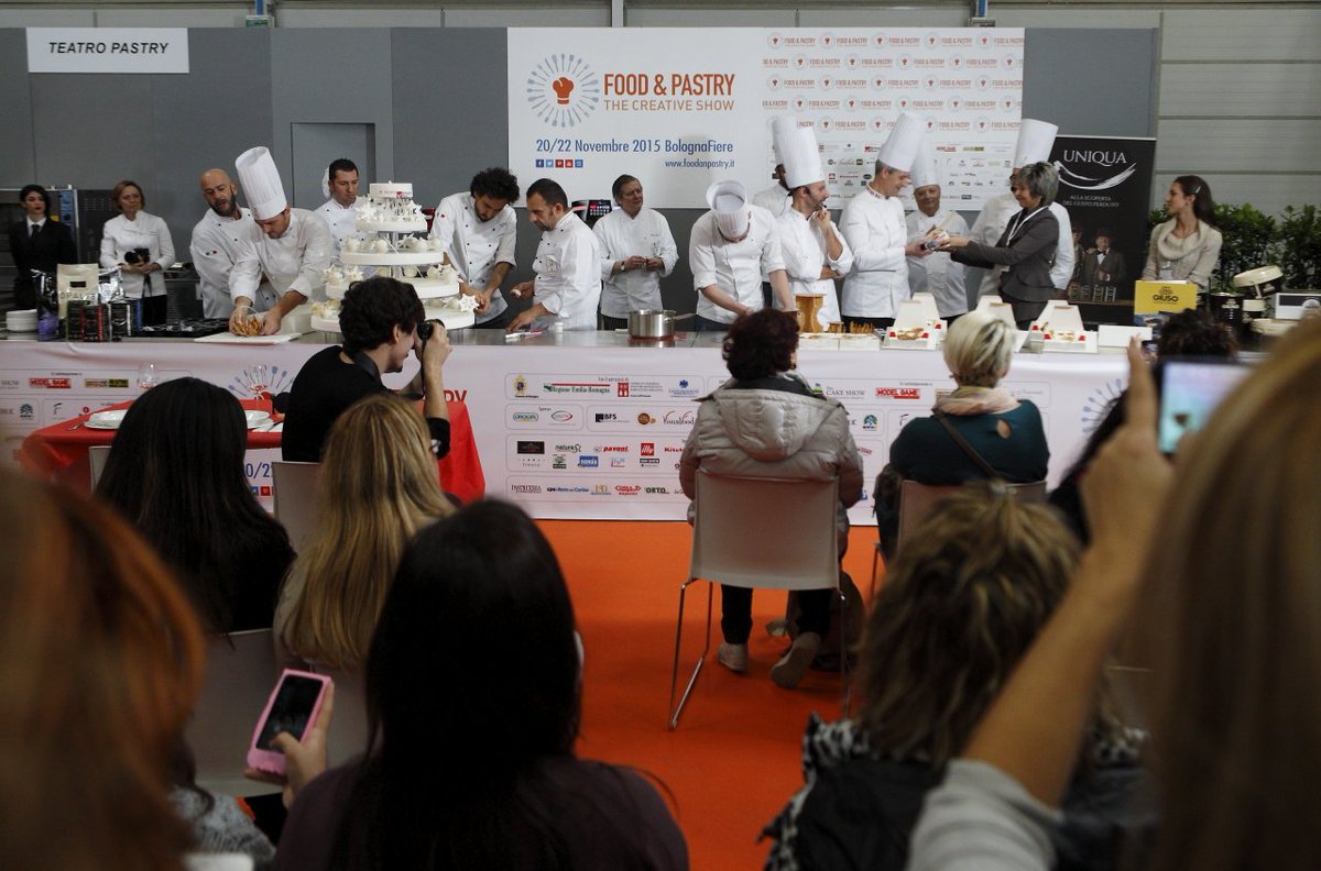 FoodPastryFair's tweet photo. Taglio della torta con Luigi Biasetto, Leonardo Di Carlo, Antonio Daloiso, Gino Fabbri e Roberto Rinaldini #FNP https://t.co/ULslws8roH