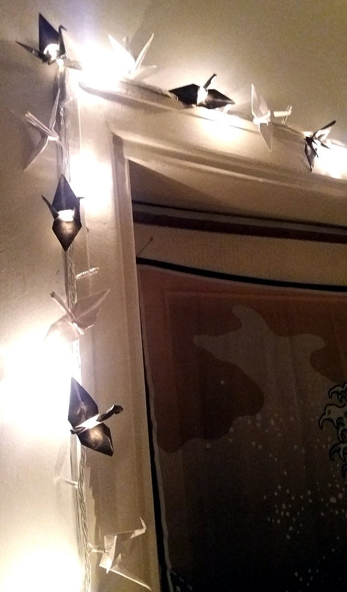AndreOyadomari's tweet photo. #guirnalda de #luces con #origami de #gullas en #blanco y #negro by @KokoroKaraDesig Divine divine!!!! https://t.co/xZmLviGLgG