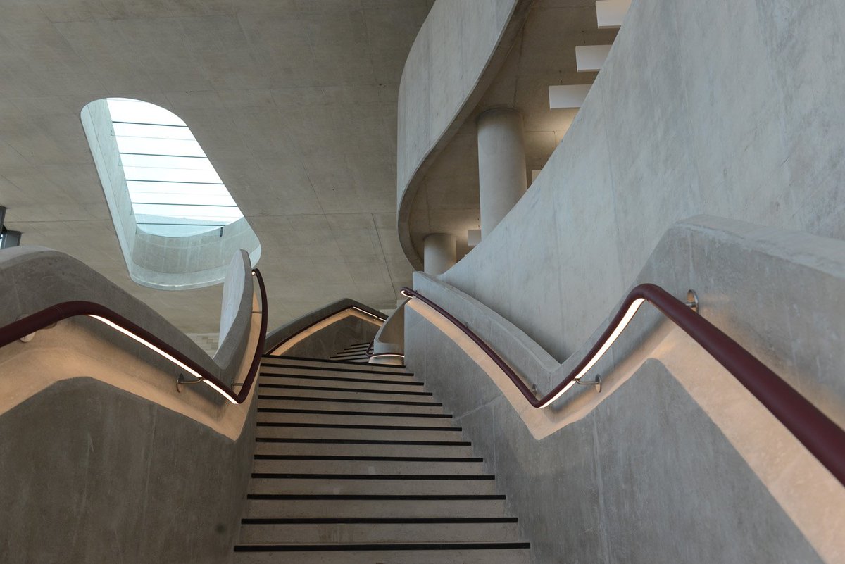 thelightlabltd's tweet image. Hiscox, York : Bespoke leather LED Handrail by The Light Lab  - photography by benbrown-photography.co.uk #ledhandrail