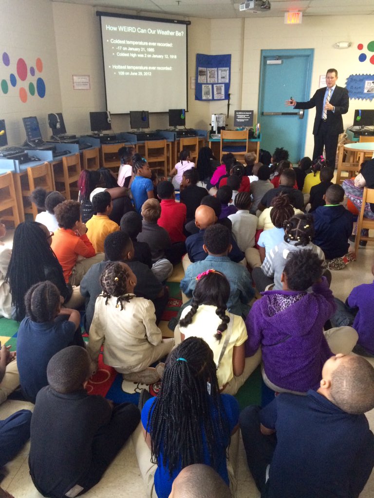 GlennEOSLibrary's tweet image. Third and fourth grade enjoying @PaulHeggenWSMV present on severe weather. @WSMV @GlennEOS