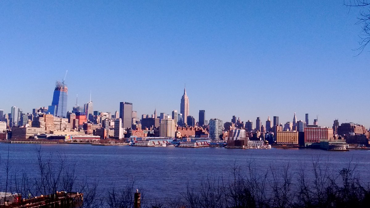 McNOceanEnergy's tweet photo. @FollowStevens, where we're testing at the #DavidsonLab (https://t.co/QMlgju3CVp) has the best view of #NYC https://t.co/8mFOvFNBYJ