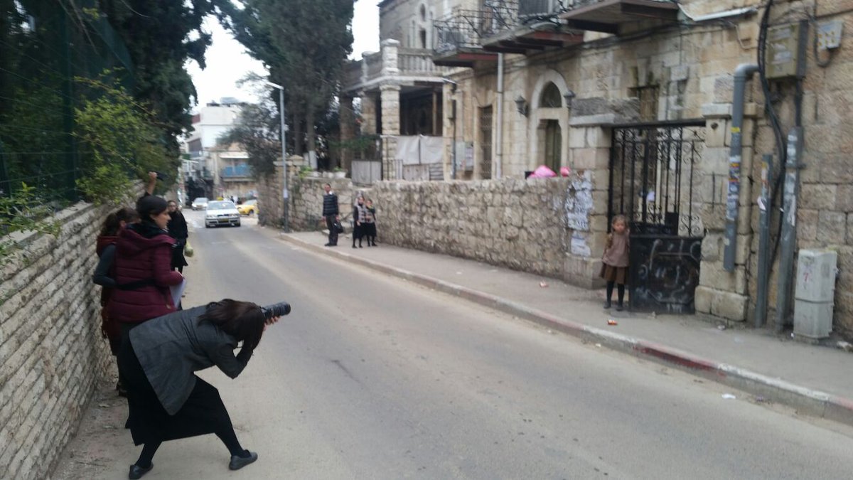 ArroCreative's tweet image. Stock images just won't cut it for this one.
Photoshoot today with the talented Chava Rosner for one of our clients.