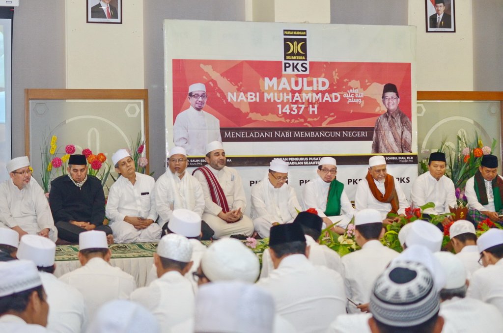 Habib Salim Segaf Al Jufri adalah sosok yang dekat dengan para Habaib, Kiyai, Ulama serta Pondok Pesantren #PKSbersamaULAMA