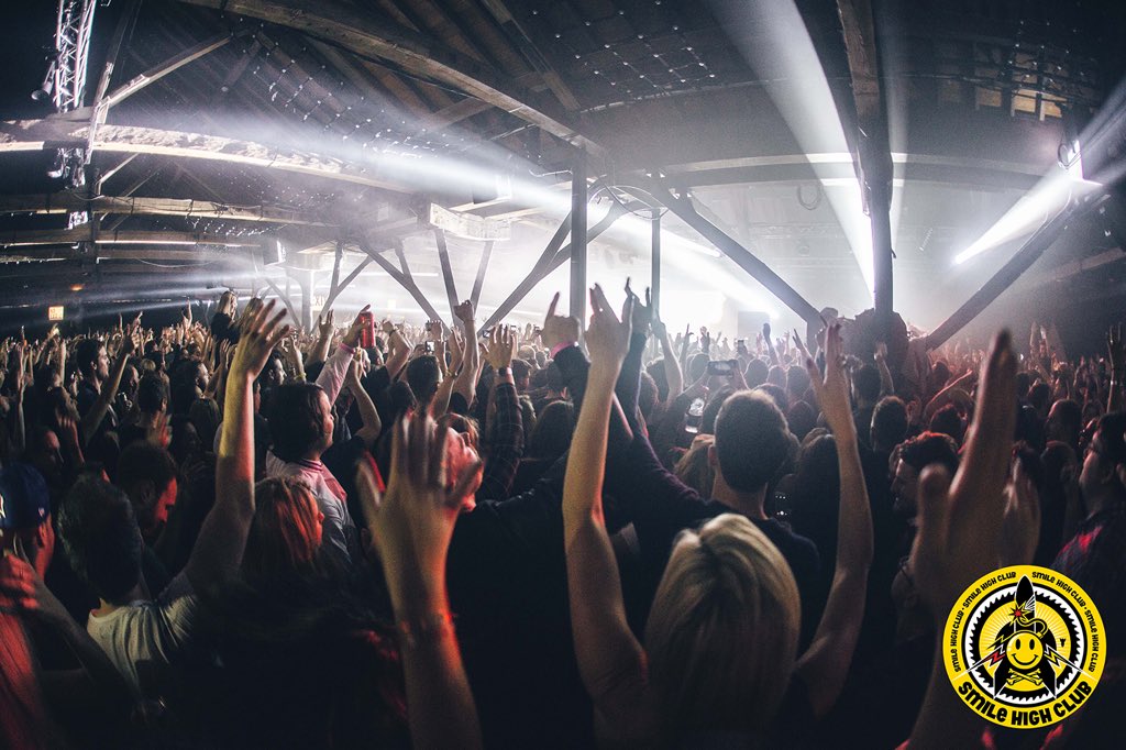 FatboySlim's tweet photo. Perfect way to start the year at @Smile_HighClub 😀 pics are up here: https://t.co/4HXrXxxdR7 #ThankYouForSmiling 😀 https://t.co/TvAQNE4z7c