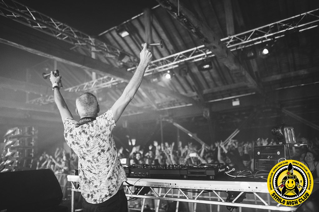 Perfect way to start the year at <a href="/Smile_HighClub/">Smile High Club</a> 😀 pics are up here: facebook.com/media/set/?set… #ThankYouForSmiling 😀