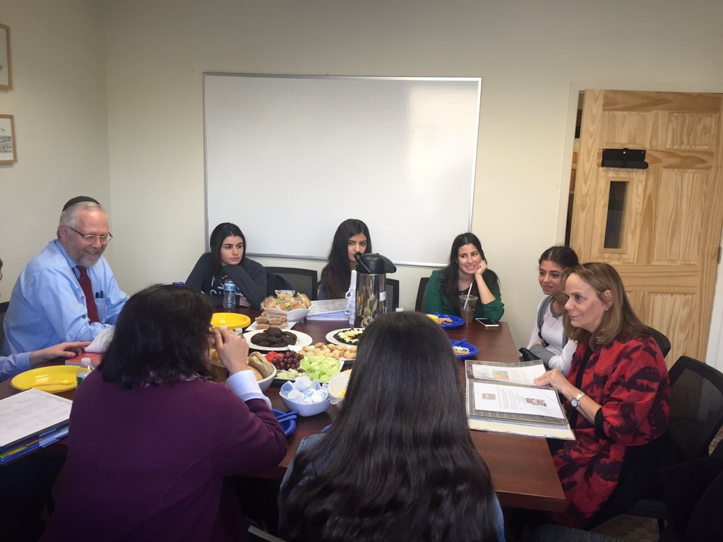 WeLoveMDYHS's tweet photo. Laura Schroff, author of An Invisible Thread, met with students to discuss how small acts of kindness change lives https://t.co/FbCxNUImEy