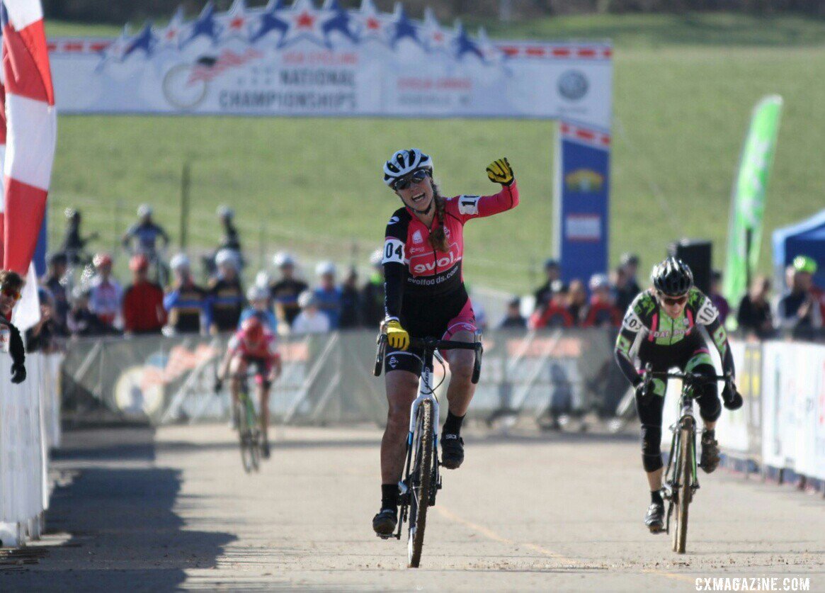 Melissa Barker sprinting for the win over Sally Annis. Masters Wn 40-44. #cxnats #vergesport cxmagazine.com