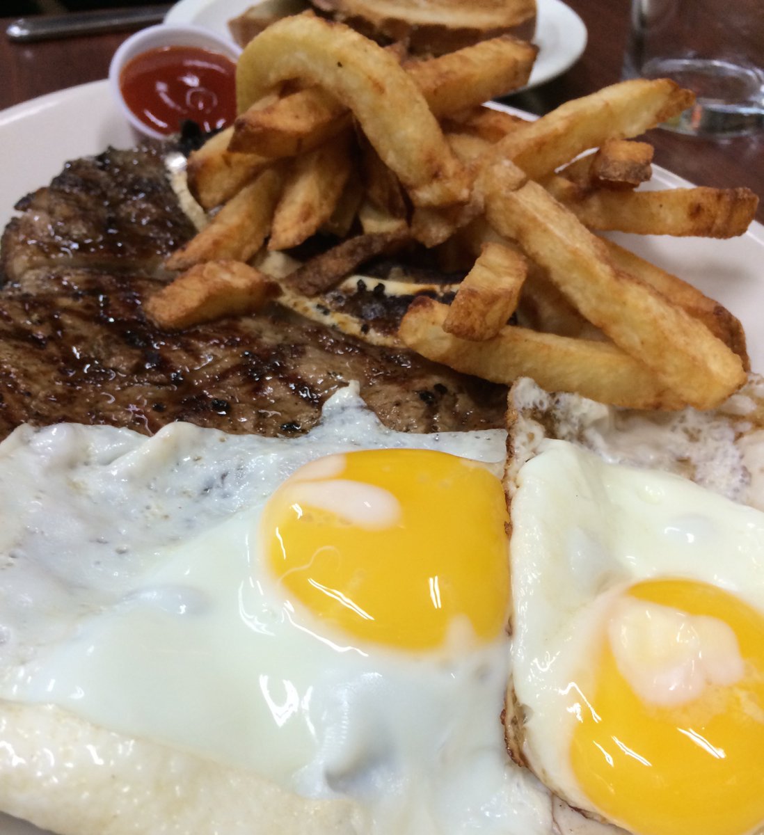 DeliLesters's tweet photo. Breakfast, brunch or lunch? Does it really matter?

#LestersDeli #EggsOnSteak #Breakfast #Brunch #Lunch https://t.co/Rg6ETMhcXj