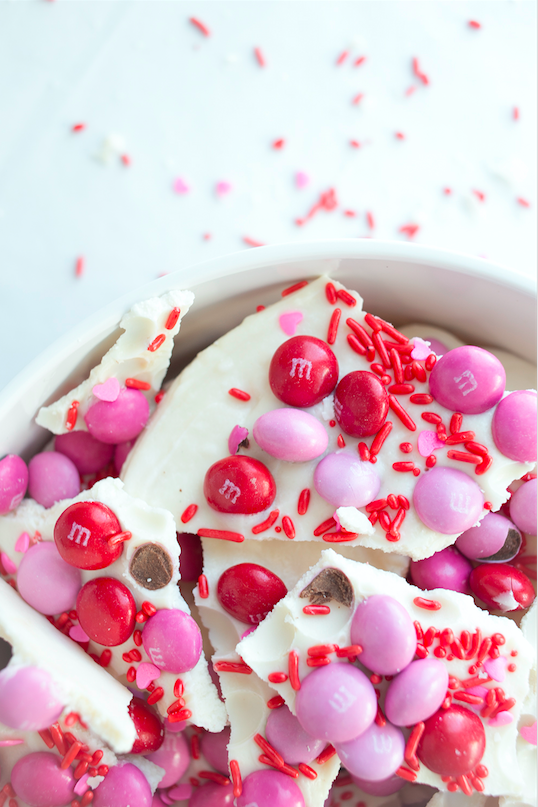 jenniferprod's tweet photo. Valentine's Day Bark with M&amp;M's® Strawberry: https://t.co/aeKtlHumVT #collectivebias #sendsweetness #ad #cbias https://t.co/FXXTaUEwMF