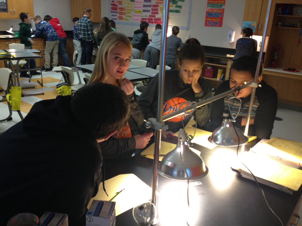 1katelinsmith's tweet photo. @EMSroyals evaluating light bulbs in lab today. #efficiency #heatbulb #OhioEnergyProject #brightminds #CFL #LED #IL https://t.co/ZeYGdD8PAt