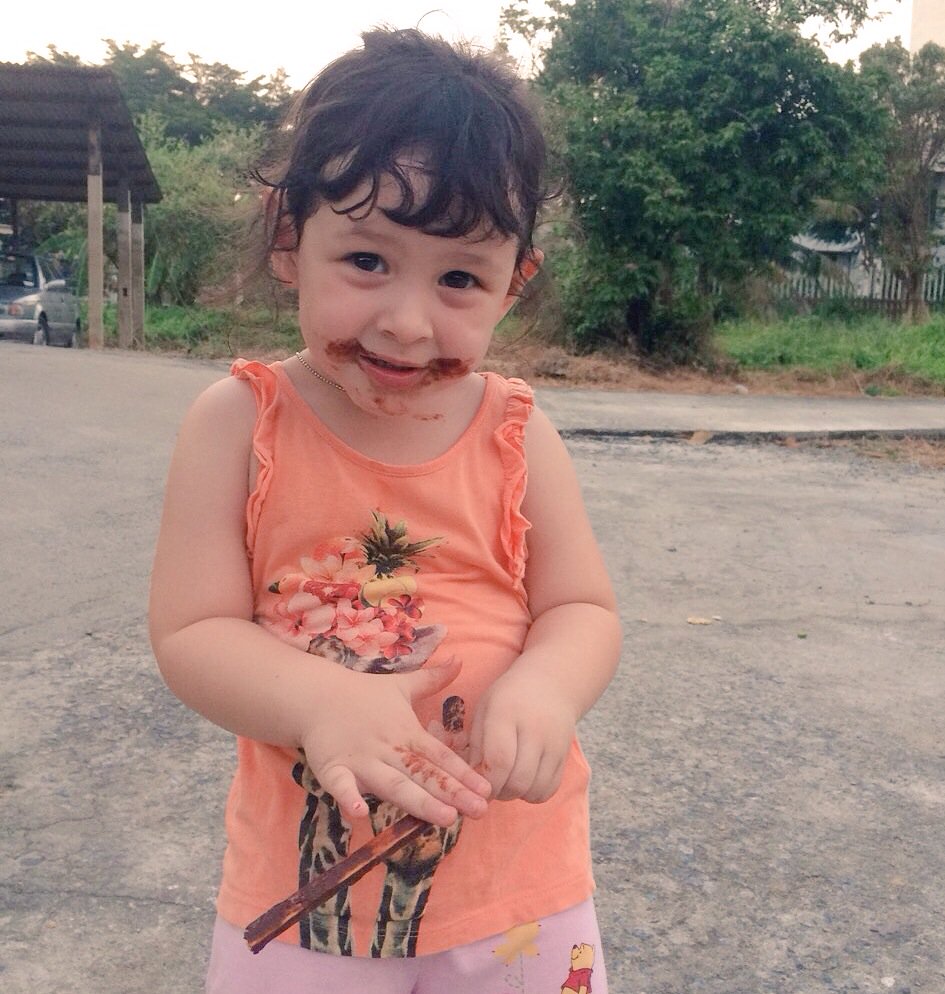 jeerard's tweet photo. . Chocolate is the universal treat ;) #chojolateface @EurostarUK https://t.co/CPcqZRzKfN