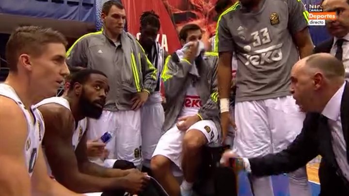 ACBJV's tweet photo. Laso, a Doncic: "Una **** jugada, la que quieras, una **** jugada".
Su respuesta, un triple. #Eurofighters https://t.co/UeddLOkypF #EuroLe…
