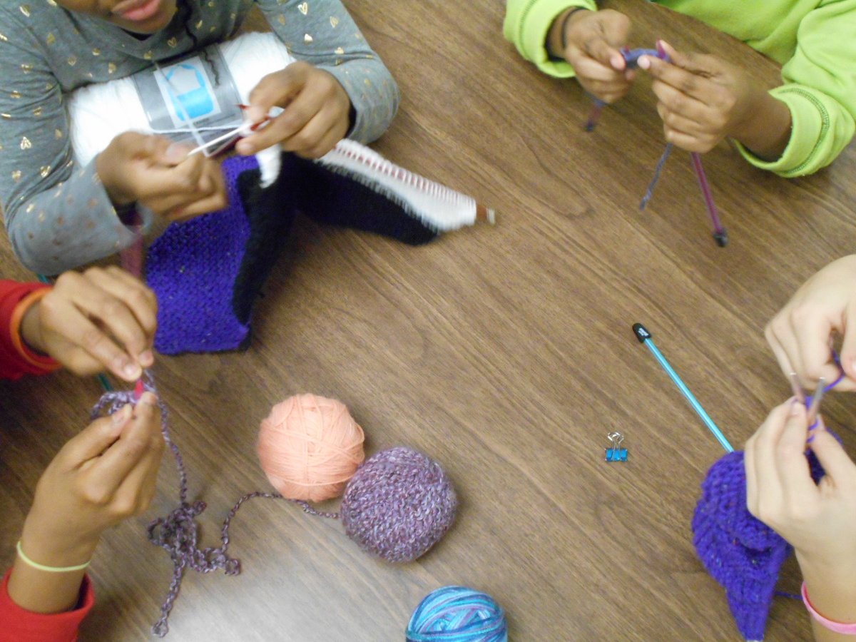 MsFeutz's tweet photo. Sennett Knitters making scarves after school!  #SennettShines https://t.co/BhL2e1bxvm