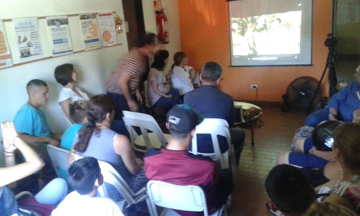 marcos8579's tweet photo. Con los pibes del Referencia La Matanza mostrando a sus flias el corto "Decisiones" por ellos realizados @pilmolina https://t.co/lbVjjGjExa