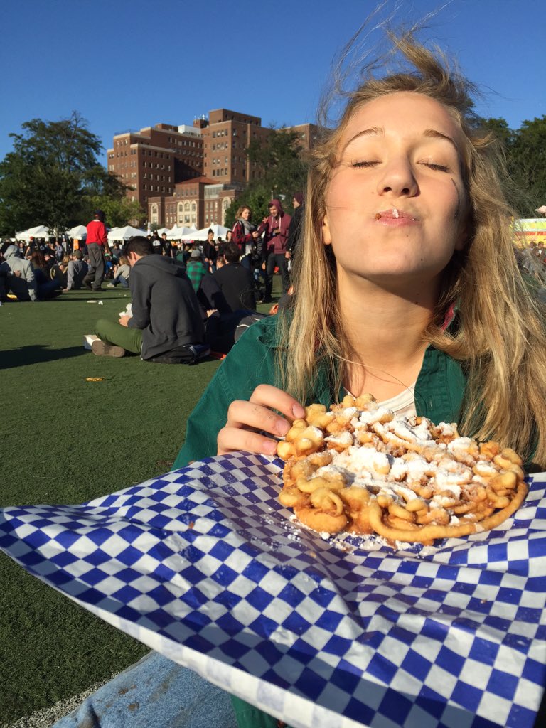 rootin4gluten's tweet photo. Birthday girl enjoys gluten. https://t.co/Zk3d0TaFAQ