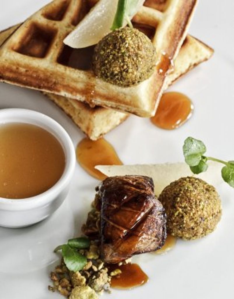 SFChronicleFood's tweet photo. A year ago, foie gras returned to California menus. https://t.co/F7w344rku2 via @sfchronicle https://t.co/VcM2p3waFz