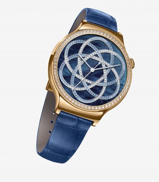 Luxecorp's tweet photo. @Swarovski &amp; Huawei launch glam connected watch https://t.co/uNSRWzp3lk #luxury #fashion #tech #digital #design https://t.co/cogKDIVhv2
