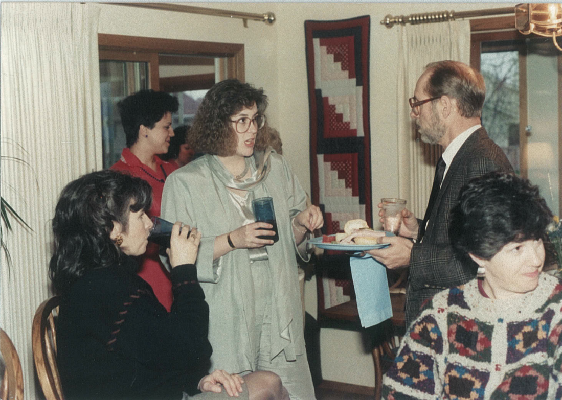 MUCommAlumni's tweet photo. Alumni Patrice Nault pictured with former professor James Tiedge.  Wife Sharon Tiedge is far left.  #TBT  #MUDCCAA https://t.co/XfoLHTGPcS