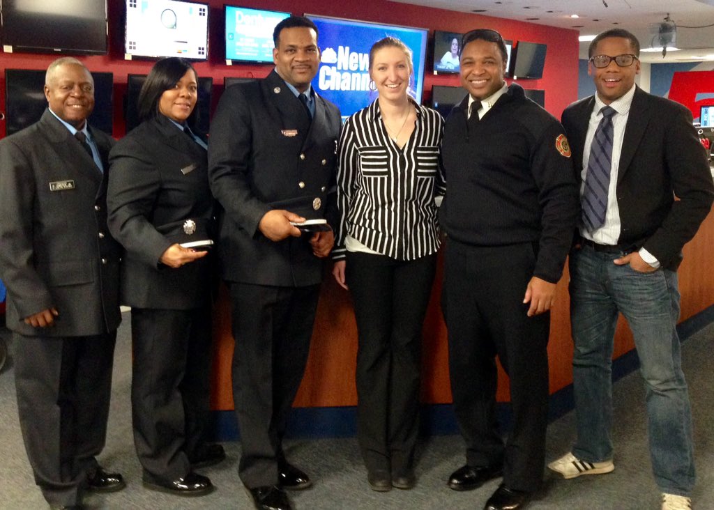 jeaniesmithstl's tweet photo. Got to hang out with some heroes at work this morning 🚒👮🏻@STLFireDept @GaronMosby @JohnHenryKSDK @ksdknews https://t.co/r4agy99Zpc