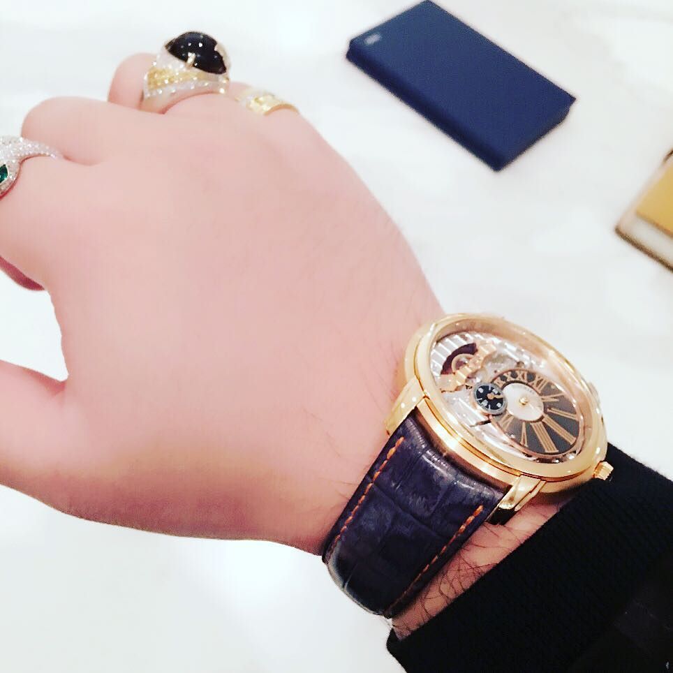OTTO88888888's tweet photo. New strap for my AP #audmarspiguet #dresshim #watchanish #watchsofinstagram #luxurylife #h… https://t.co/OtMizBrkA5 https://t.co/tzu7yCG8xG