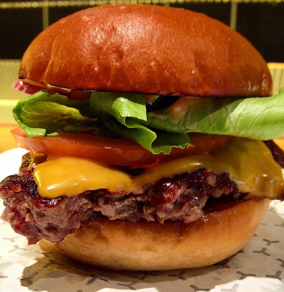 EaterMontreal's tweet photo. From burgers to ramen, 15 new Montreal restaurants to start 2016 https://t.co/gEwQz8NImC https://t.co/6jJykPwW9L