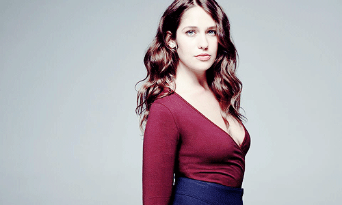 Fallen_Series's tweet photo. Lola Kirke https://t.co/J05CO9abdt
