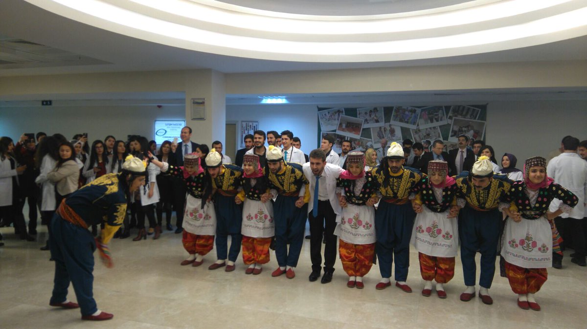 Zirve üniversitesi ftr bölümü önlük giyinme töreni gösterisi