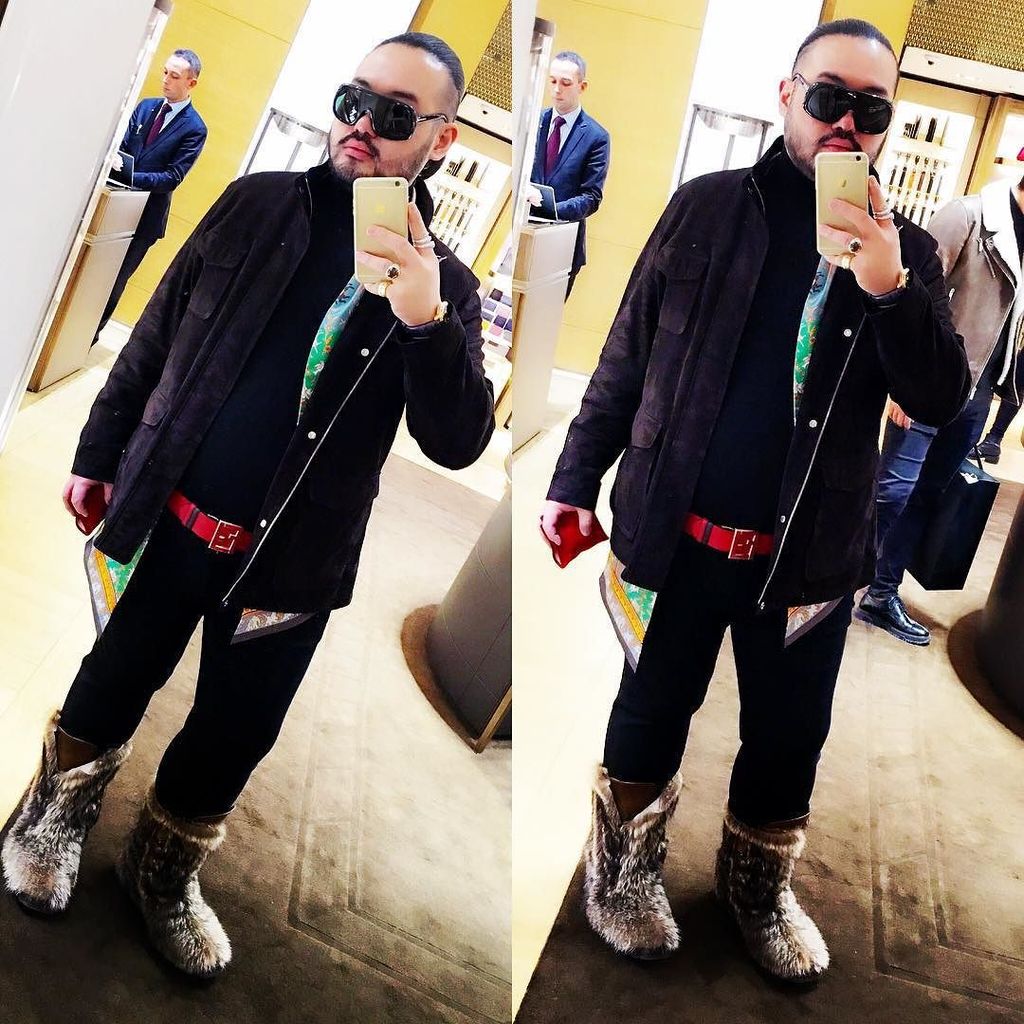 OTTO88888888's tweet photo. Work work work Chic for today #audmarspiguet #Fendi #corneliani #tomford #boucheron #workc… https://t.co/1jjmGsC9XN https://t.co/caWtuFNEHF