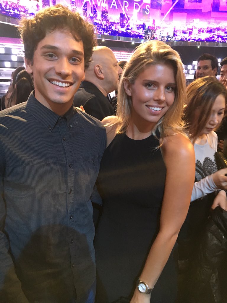 dubekid's tweet image. Wayy up with @Tashoakley cheers to a new year #modelsforlife #thetakeover #