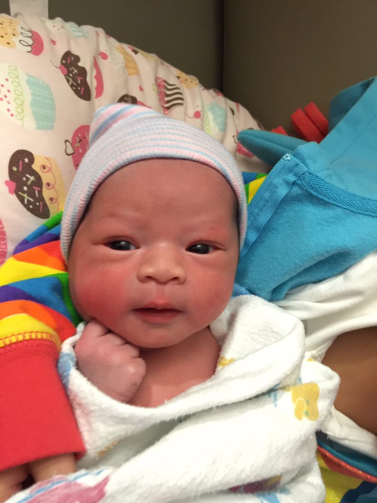 deviouspnoi's tweet photo. My new niece fresh from the womb, love this baby girl! #januarybday #likemeandmywife https://t.co/xGfeFOdk3C