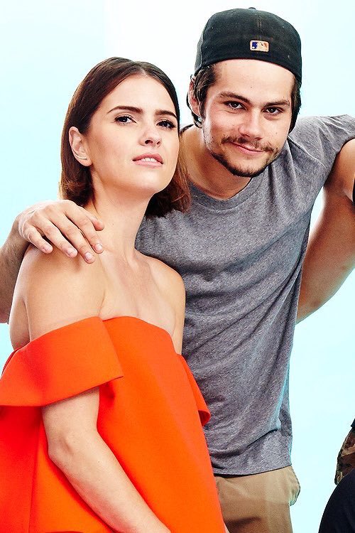 xTeenWolfPT's tweet photo. Novas fotografias do elenco na Comic Con 2015 [via @DylanOBrienPOL] https://t.co/smRNcatRPd