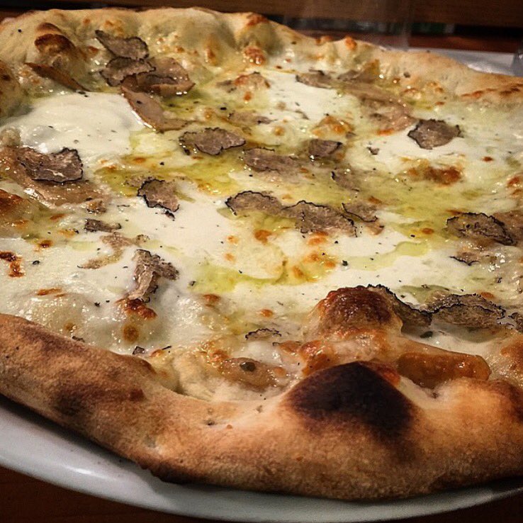 trufflestore's tweet photo. Winter truffle pizza ๐ #truffle #pizza #trufflestore https://t.co/zth9VxjSGq