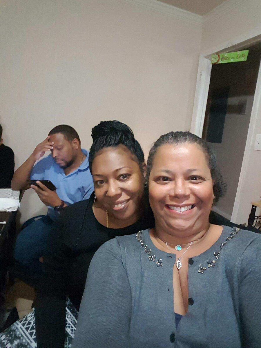 Streamoffers's tweet image. Hanging out on this lovely day