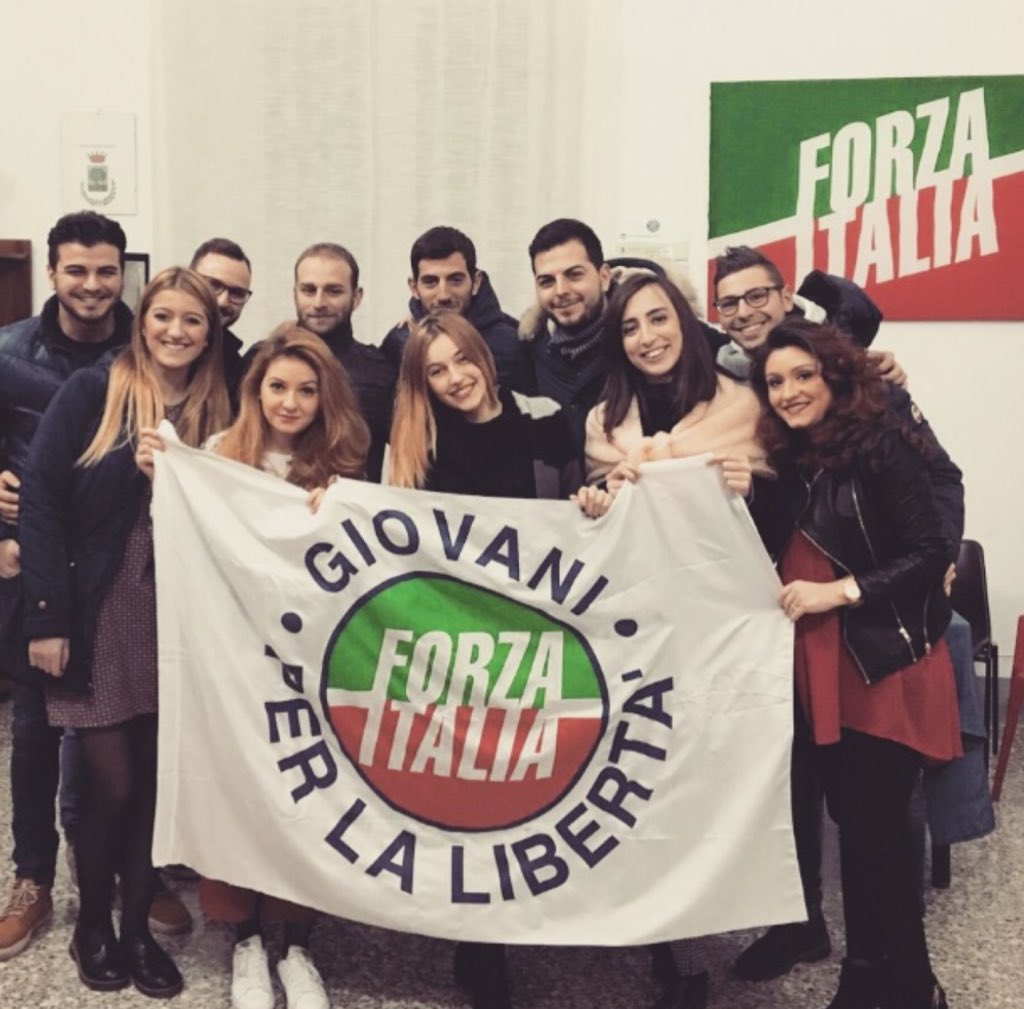 fi_giovani's tweet photo. #Noncifermiamomai ora #direttivo @fig_francavilla anche qui #entusiasmo e #passione X #UnicoLeader @Berlusconi_15 ! https://t.co/Grd7MDx6kW