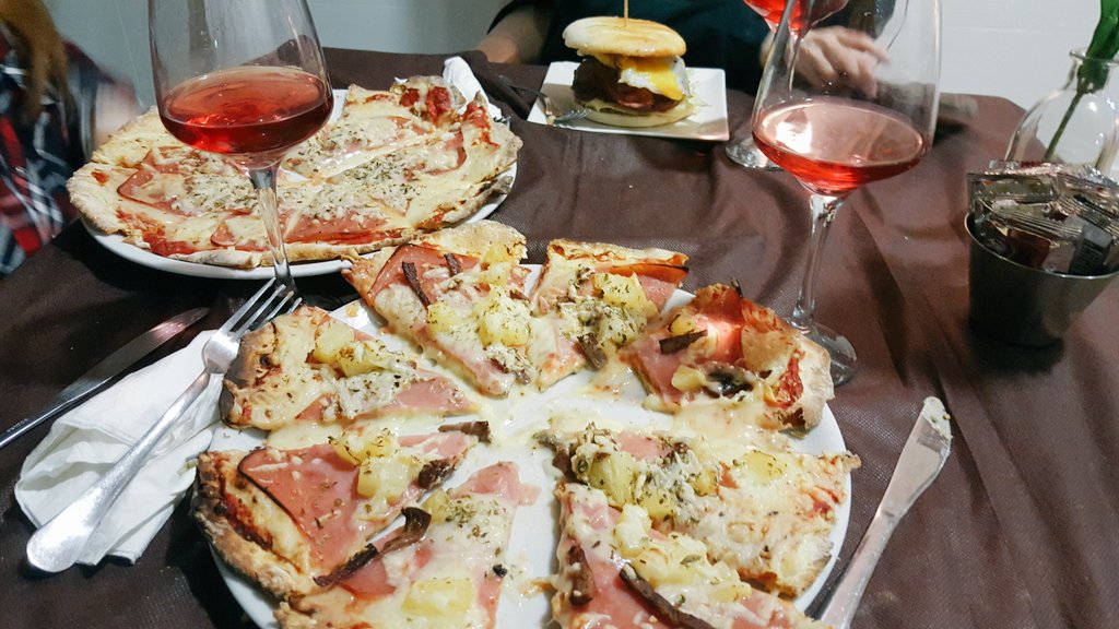 DeboraEspi's tweet photo. Y que pedazo cena !! Regalitos y todo  jaja 😉😄😘💖 https://t.co/LX3ETFDOj6