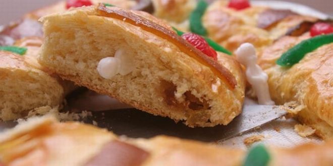 Soy_Mexicano_'s tweet photo. Sorpresa! ¿te toco muñeco? Pues a pagar los tamales. Comparte con nosotros como te fue el #DiaDeReyes #TradicionMx https://t.co/0aZSGyEhtD