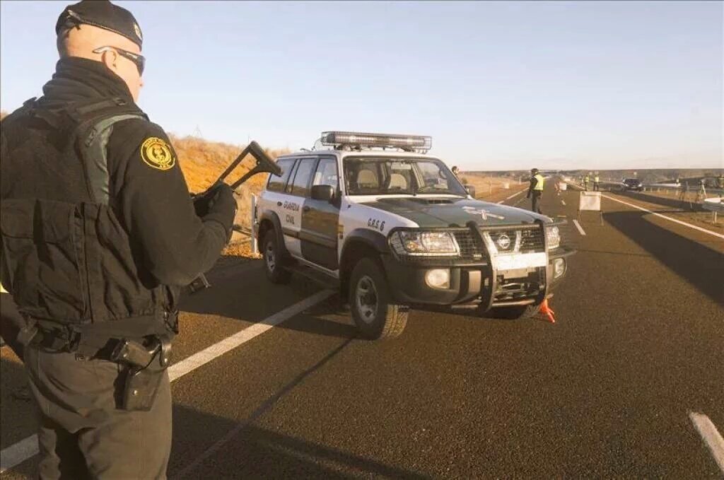 lancelot_xbal's tweet photo. Los controles de Guardia Civil y de la Policía son por tu seguridad, no des ubicación por rr.ss. ni apps. #NAA4 https://t.co/YmxWYFp2S2