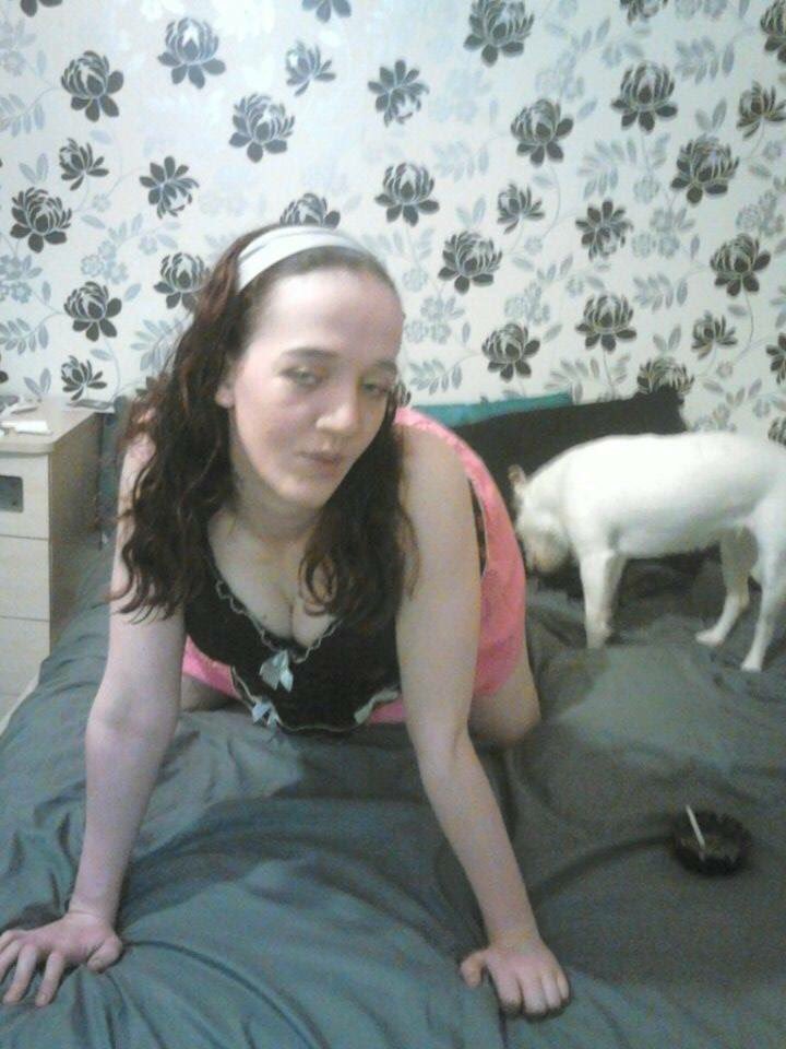 Hoopsterdell's tweet photo. Ffs here she's showing the dog doggy style now #facebookthat https://t.co/DzVAIJQniP