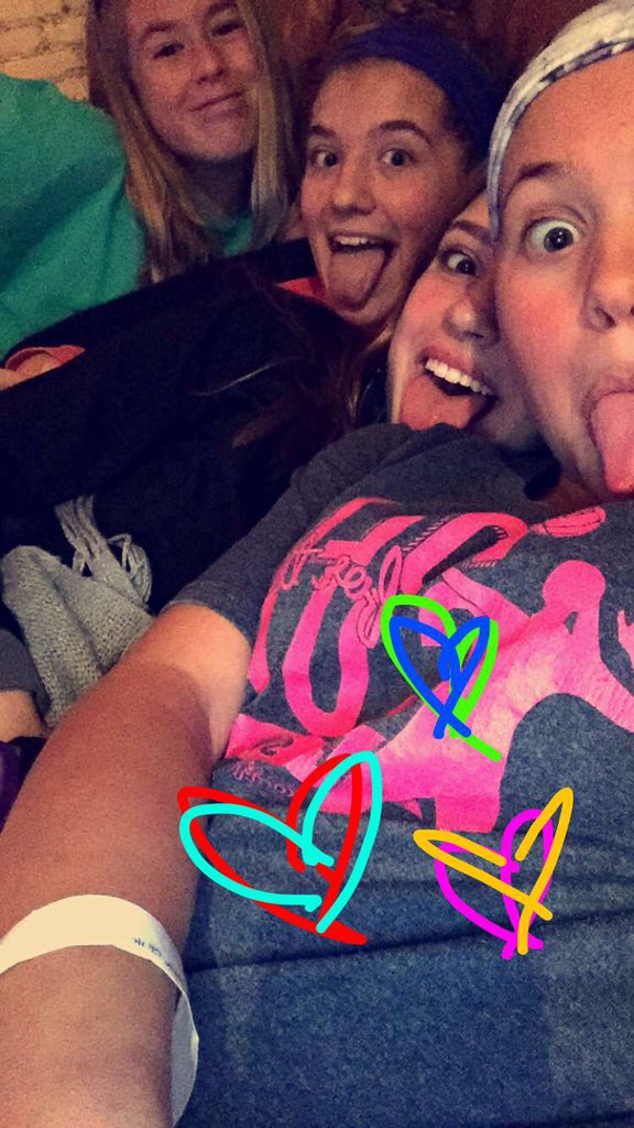 kaleigh_fogarty's tweet image. my girl is in remission!so pumped!u kicked ass!so glad to was able to be with you through it all,ly👭💜💜😇 #JaneStrong