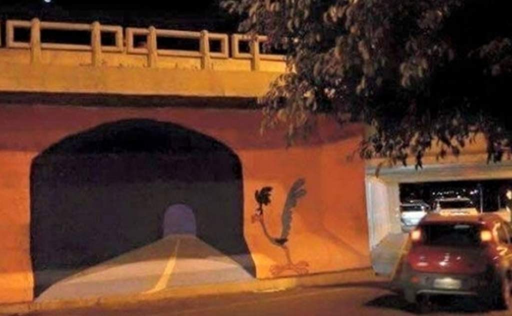 kissruta977's tweet photo. ¿Qué piensan de este túnel?

Un conductor chochó contra ese túnel pintado... ¿Quién tuvo la culpa? https://t.co/gYRMxauUie