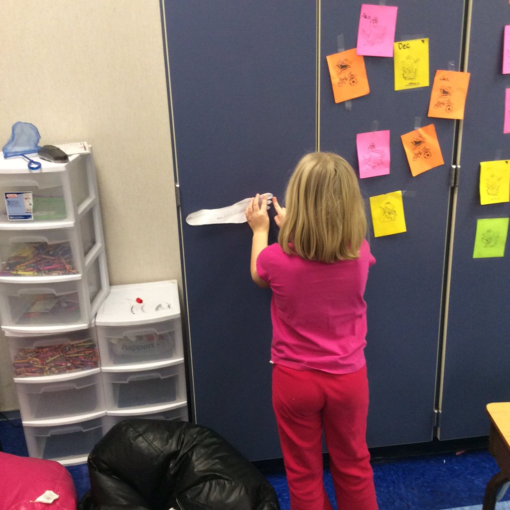 MrsHigleysClass's tweet photo. Today we are learning how to measure by feet!  We love measuring!  #happyclassrooms. #gagegators https://t.co/XjNSdBItQ9