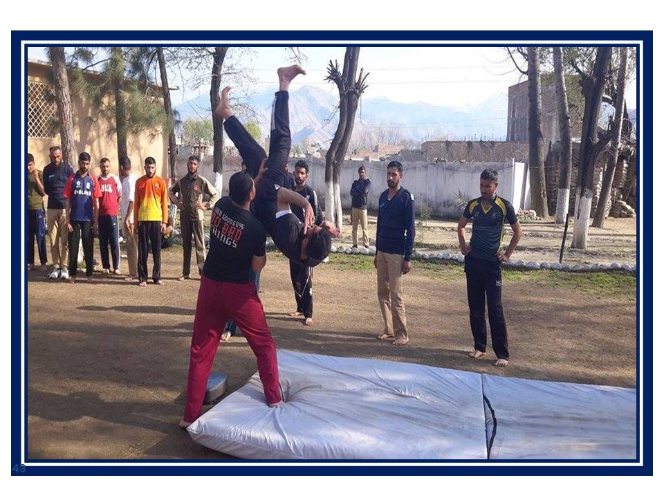 Tweets_By_Riya's tweet photo. KPK Police Training Centres Produce High Calibre Police Officers.
#KPKUpdates https://t.co/XTja4gdndQ