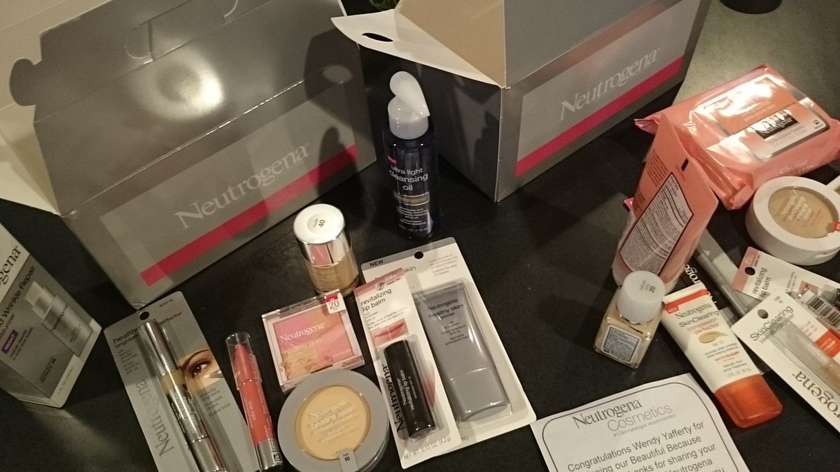 wendykraff's tweet photo. @Neutrogena A big thank you from Emma and I โค We love all of our amazing Neutrogena products! #BeautifulBecause https://t.co/8pU2cbgvJN