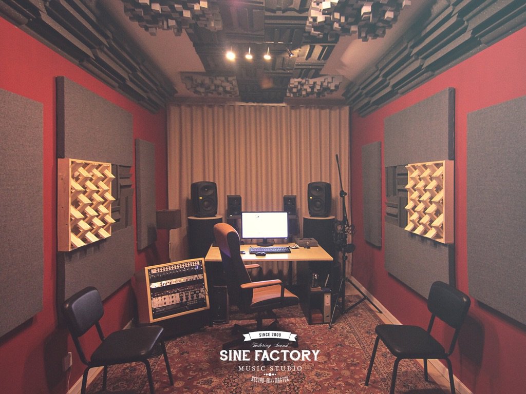 Very well done. @micsine established this room in 2009 in Aveiro, Portigul. The sound isolation is superb in here!