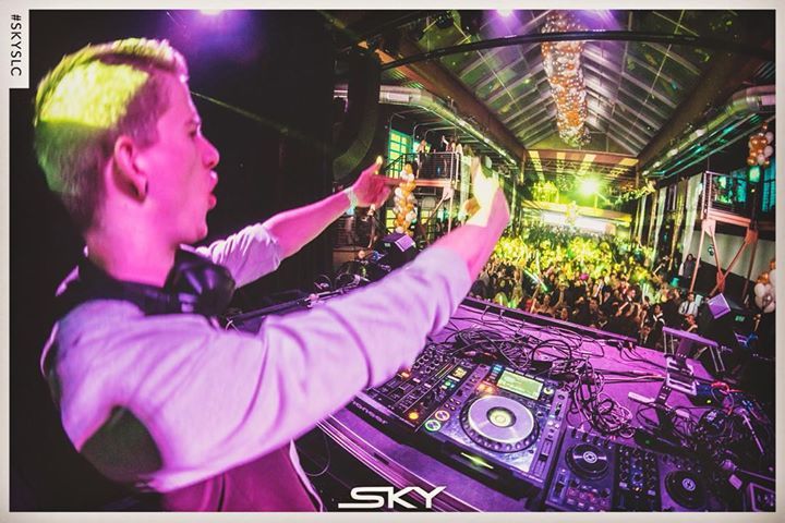 JskeeOfficial's tweet photo. On NYE I had the pleasure of playing the sold out show for @skyslc. What a night. Pic: @ballenmedia #Jskee #skyslc … https://t.co/lB8OFYnaPj