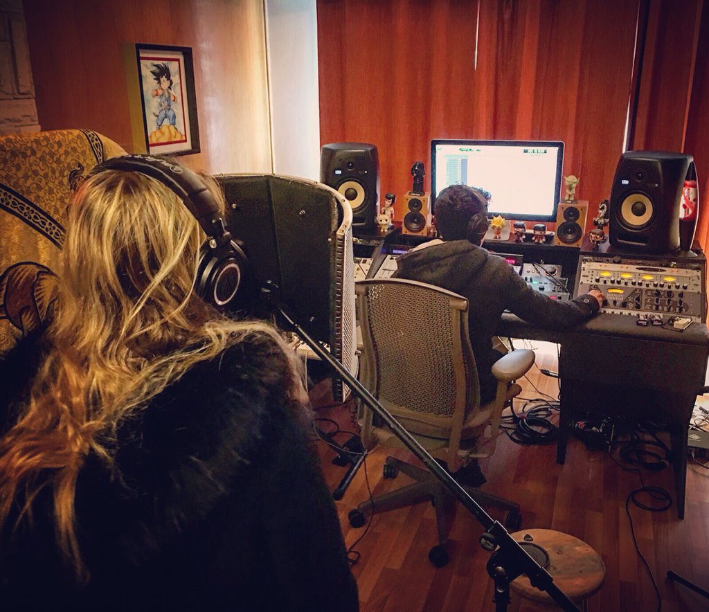 NathaliaMilan's tweet photo. Que bonita manera de empezar este 2⃣0⃣1⃣6⃣ con grandes genios #KivaMusic @stefanovieni @AlexPonceD https://t.co/T3zbmL2Y44
