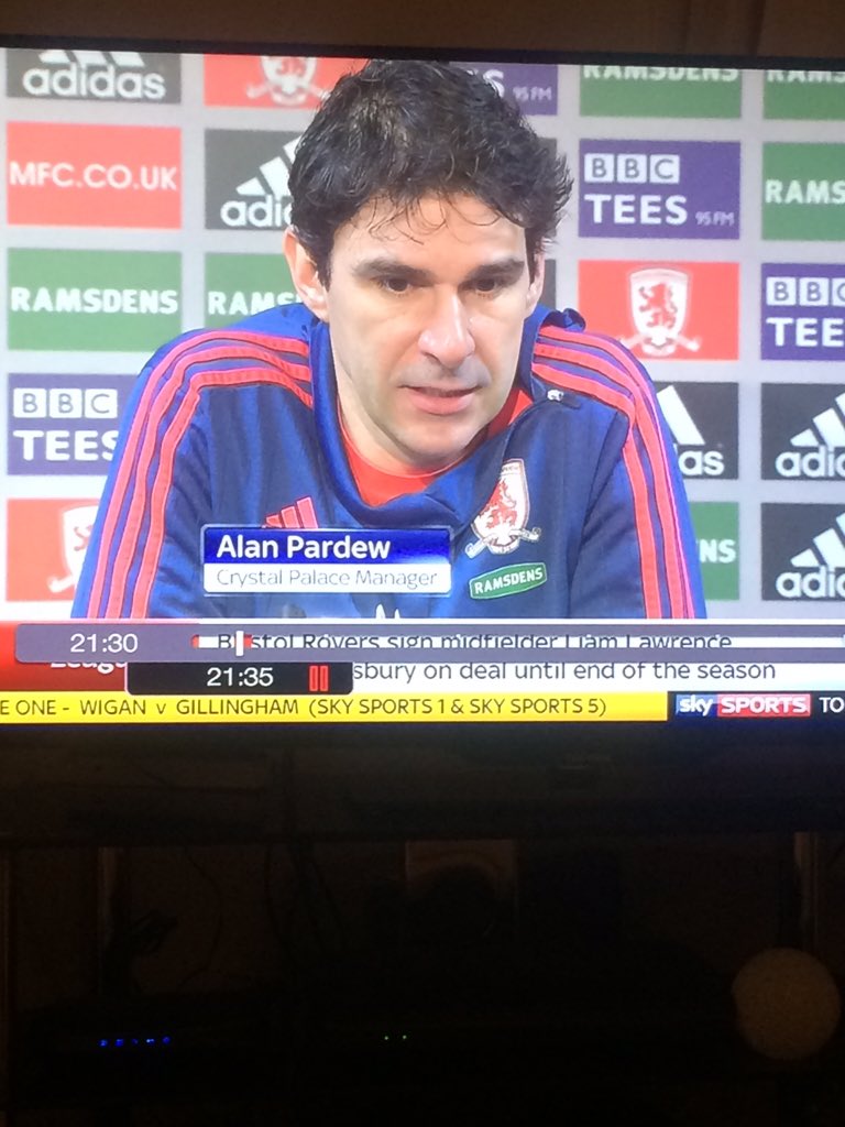 BethanieJaydeX's tweet photo. Just me or has Alan pardew done something different can't put my finger on what it is @SkySports https://t.co/v1oL9iQENl